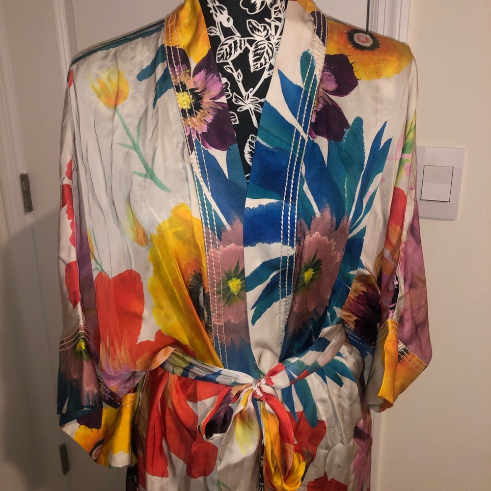 CAROLINA K ROBE